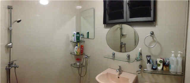 Spacious shower and washing room