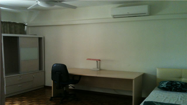Spacious Room for Student Homestay at Pine Grove Condo, near Dover and Clementi